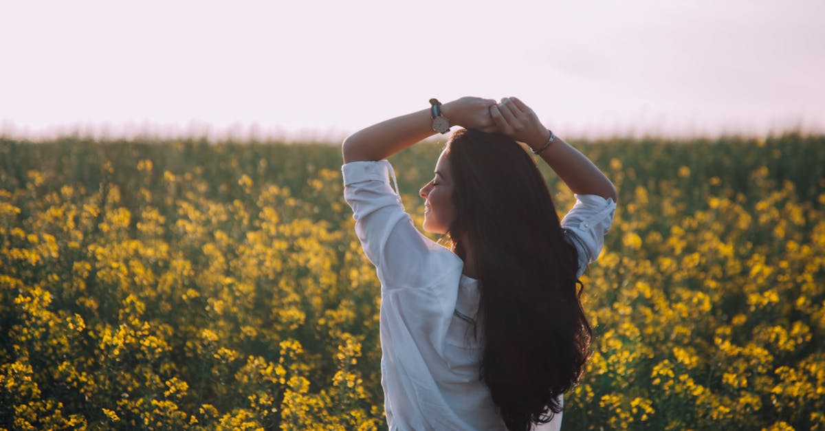 découvrez l'importance de la posture dans la vie quotidienne. Apprenez comment le maintien d'une bonne posture peut améliorer votre santé, renforcer votre confiance en vous et améliorer votre bien-être général. Découvrez des conseils et des exercices pour corriger la posture et prévenir l'inconfort.