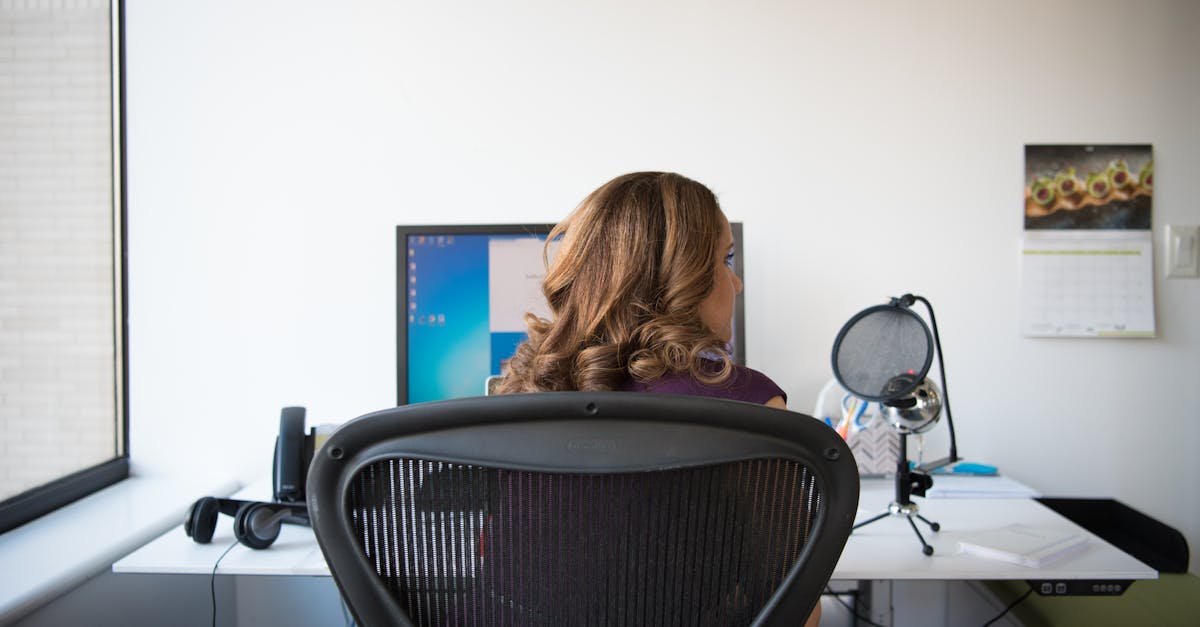 discover the ultimate comfort and support with our ergonomic chairs, designed to enhance your posture and productivity. perfect for home offices and work environments, our chairs combine style and functionality for a healthier seating experience.