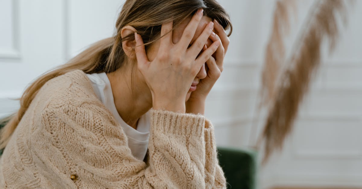 découvrez des stratégies efficaces pour gérer les maux de tête hormonaux, comprendre leurs causes et trouver un soulagement. découvrez comment les changements hormonaux peuvent déclencher des maux de tête et explorez des traitements qui peuvent aider à soulager votre douleur.