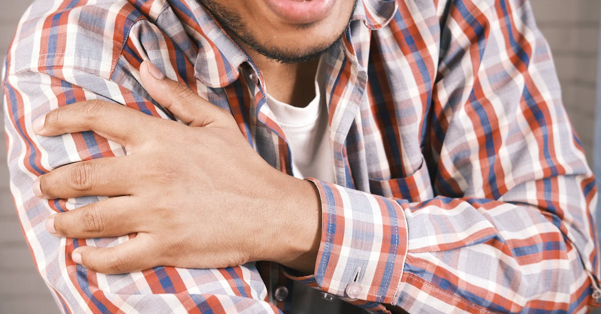 discover effective remedies and expert advice for shoulder pain relief. explore causes, treatment options, and preventative measures to help you regain mobility and reduce discomfort.