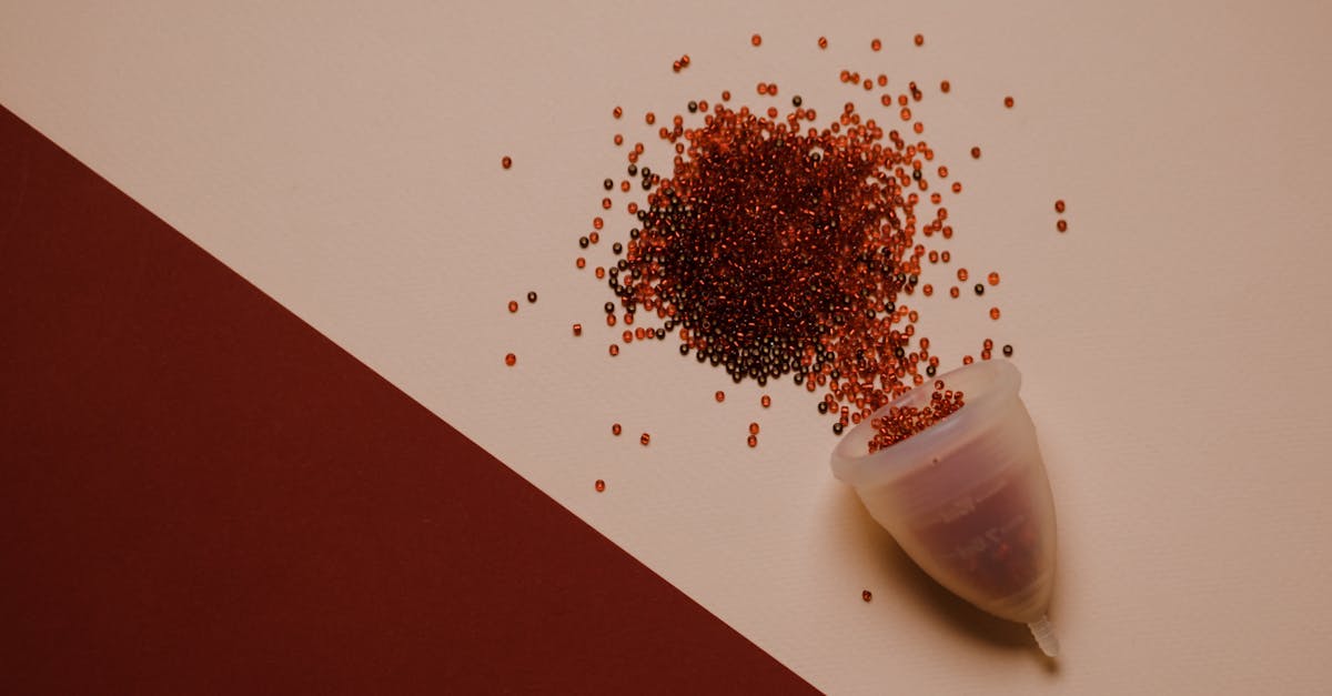Trouver un soulagement aux migraines menstruelles ne doit pas nécessairement être un parcours solitaire. S'engager au sein d'une communauté solidaire