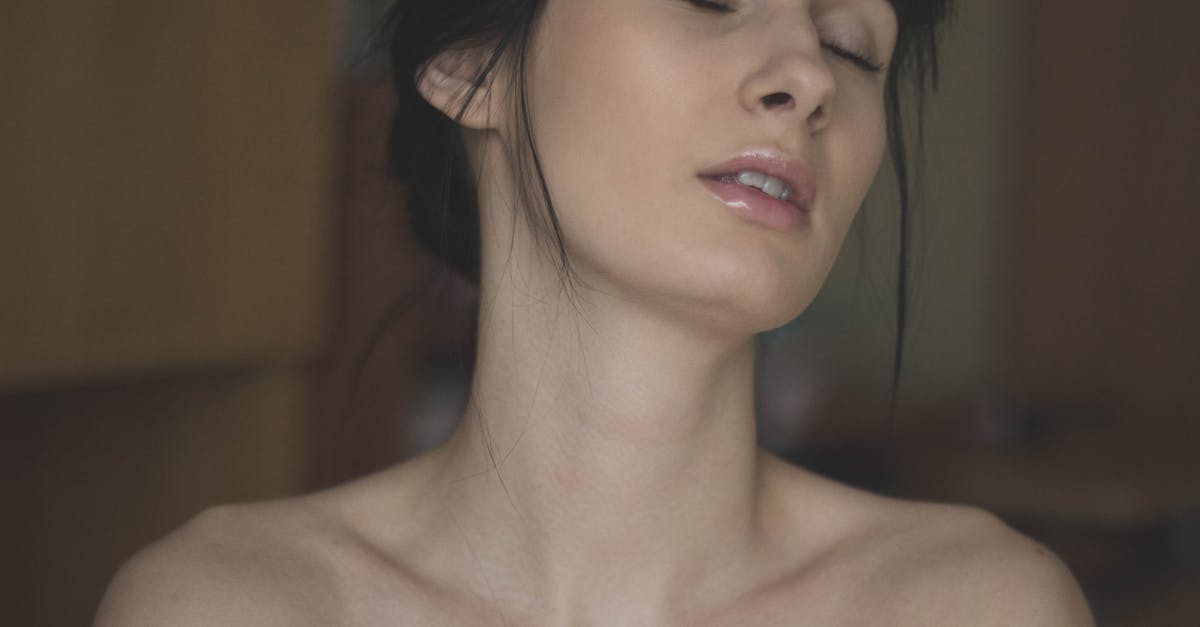 explore the beauty and elegance of rounded shoulders. discover how this shoulder shape enhances your silhouette, complements various styles, and adds a unique charm to your overall appearance.