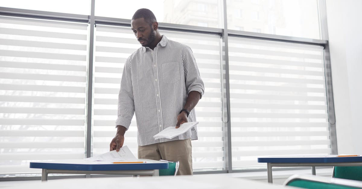 discover the benefits of standing desks for your workspace. boost your productivity, improve your posture, and enhance your overall health with our range of adjustable standing desks designed for comfort and style.