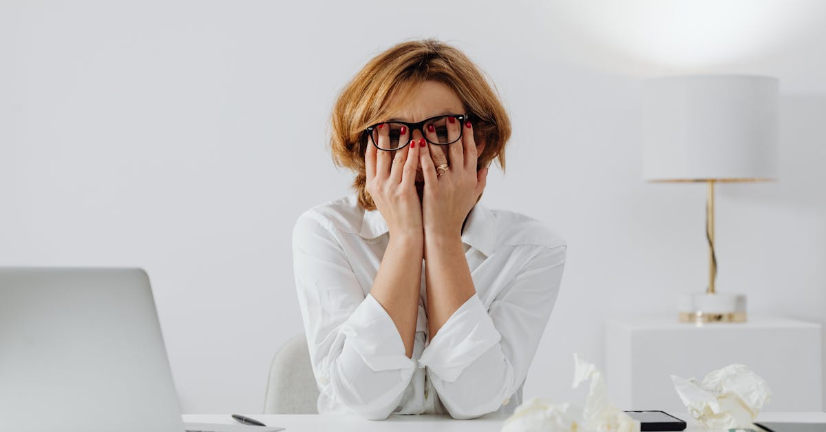 Intégrez des techniques de gestion du stress à votre routine quotidienne pour un mode de vie plus équilibré. Des pratiques comme la respiration profonde, la méditation et les étirements doux favorisent non seulement la relaxation, mais améliorent également le bien-être général. S'accorder des moments de pleine conscience permet d'identifier les facteurs de stress susceptibles de contribuer aux maux de tête. L'intégration de ces techniques de pleine conscience à Pulse Align peut créer une approche globale pour réduire les tensions.