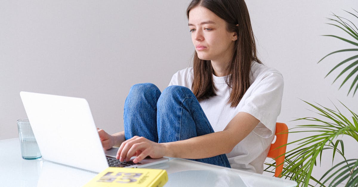 discover the causes and solutions for tech neck, a common condition caused by prolonged device usage. learn effective stretches, ergonomic tips, and preventative measures to alleviate discomfort and improve your posture.