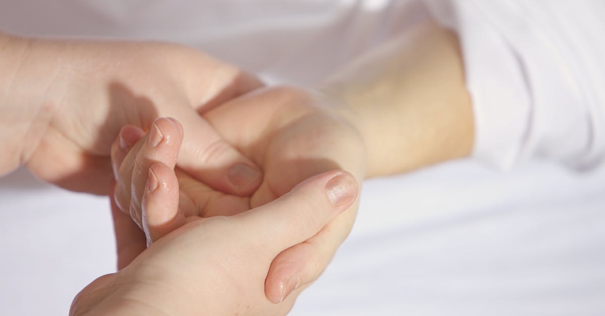 , les clients vantent l'efficacité des méthodes de Pulse Align et constatent des améliorations significatives dans leur quotidien. Un client a mentionné : « Depuis le début des séances, mes migraines sont devenues plus faciles à gérer et j'ai repris le contrôle de mes activités quotidiennes. C'est remarquable de voir à quel point mon corps s'est adapté au traitement. » Cela incarne l'essence même de notre approche holistique, axée sur la correction posturale et le bien-être général.