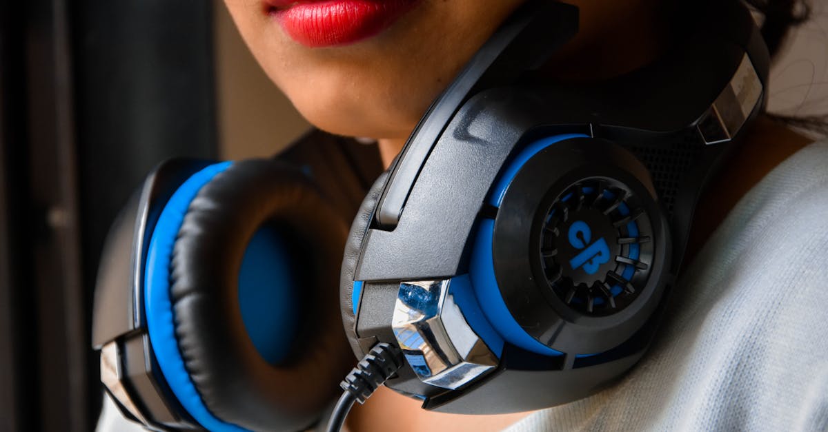 discover the causes, symptoms, and effective solutions for tech neck. learn how to prevent neck pain and improve your posture while using digital devices.