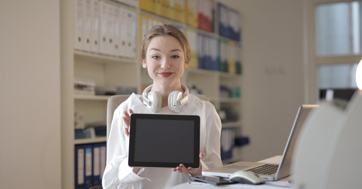discover what tech neck is, its common symptoms, and effective strategies to prevent and relieve neck pain caused by prolonged use of digital devices.
